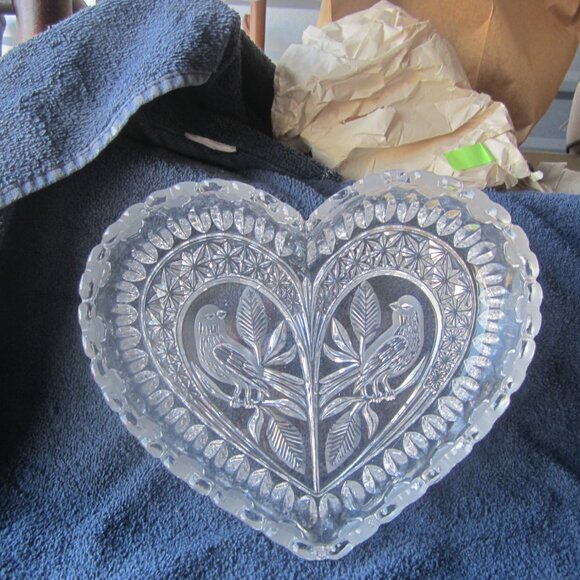 VTG HOFBAUER CRYSTAL HEART DISH W/LOVEBIRDS, MADE IN GERMANY - Picture 2 of 6